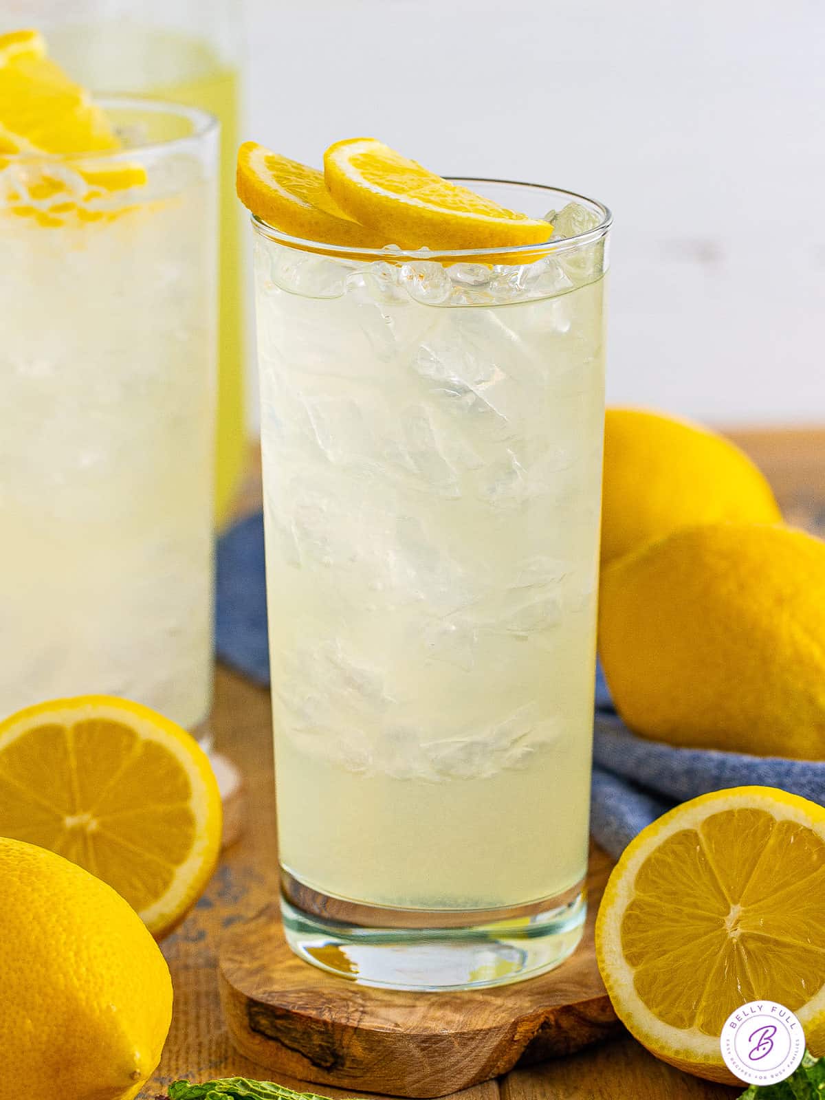 Fresh Lemonade – boisson citronnée et pétillante, à base de citron frais, d’eau et de sucre, servie bien fraîche, parfaite pour se désaltérer avec légèreté et peps.