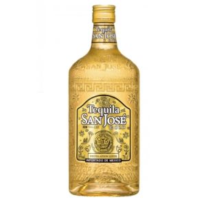 Bouteille de Tequila San José Reposado – spiritueux doré vieilli en fût, au goût doux et légèrement boisé, idéal à déguster pur ou en cocktail.